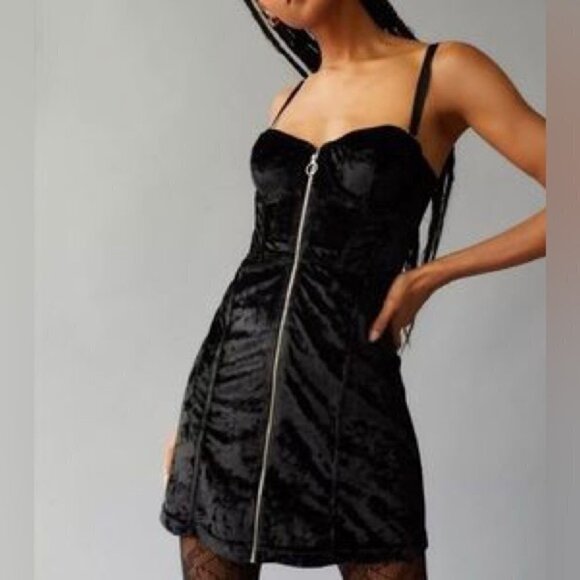 Urban Outfitters Bella Corset Black Velvet‎ Mini Dress Zip Front Small NWT - Picture 1 of 8